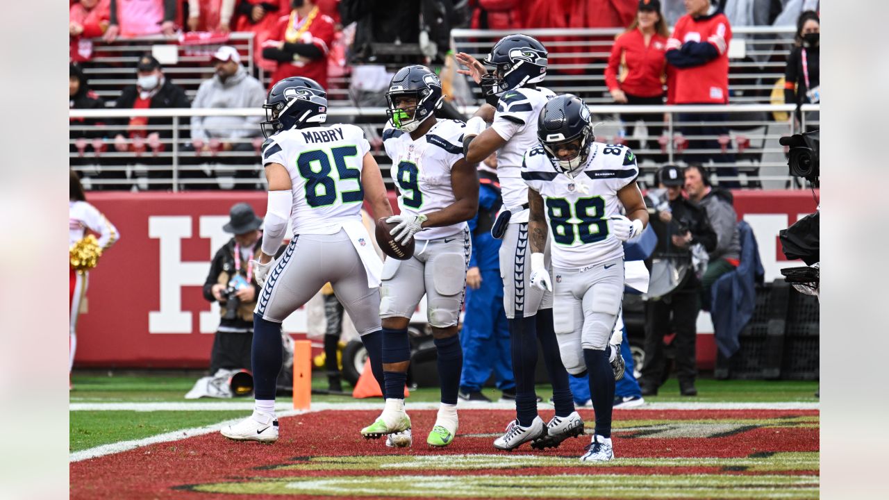 Seahawks collapse in 2nd half of playoff loss to 49ers - The Columbian