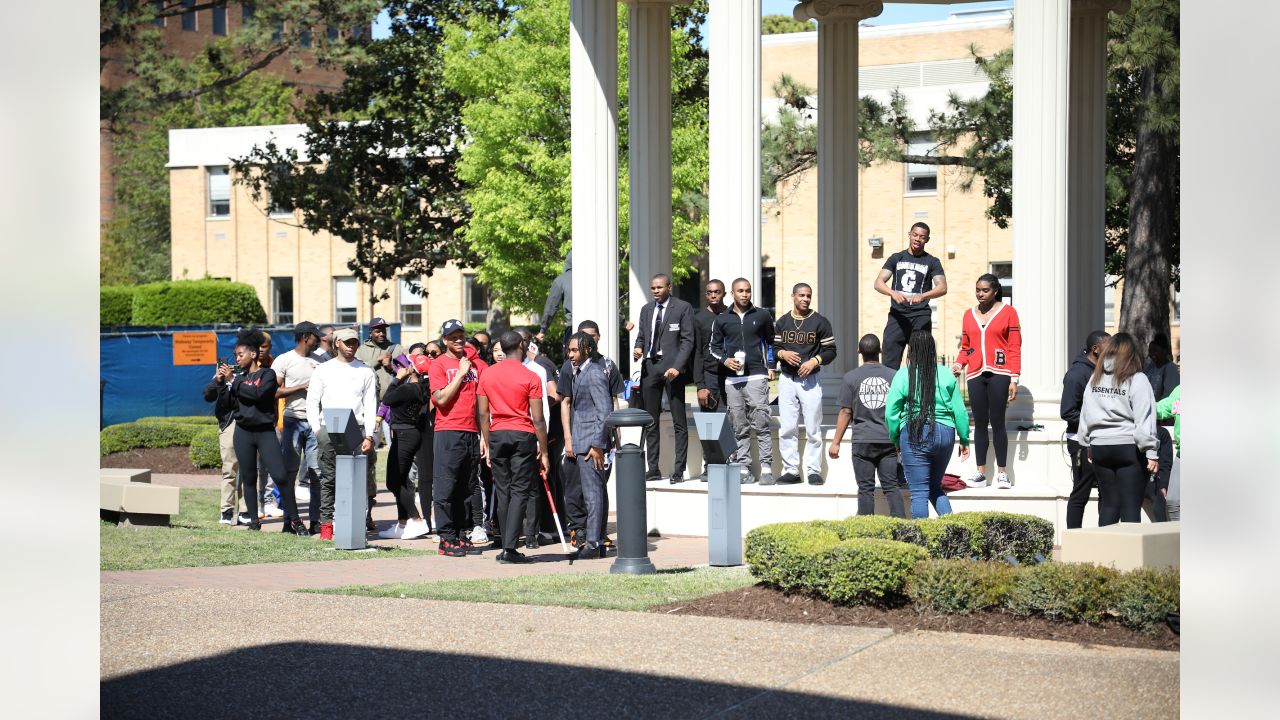 Seahawks, WHOLE Mentoring & Microsoft Send Seattle Students On East Coast  HBCU Tour