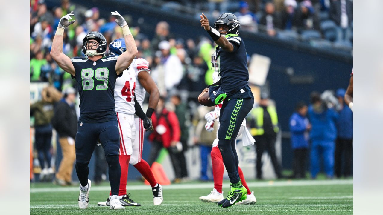 Seahawks cool off Giants 27-13 and stay atop the NFC West