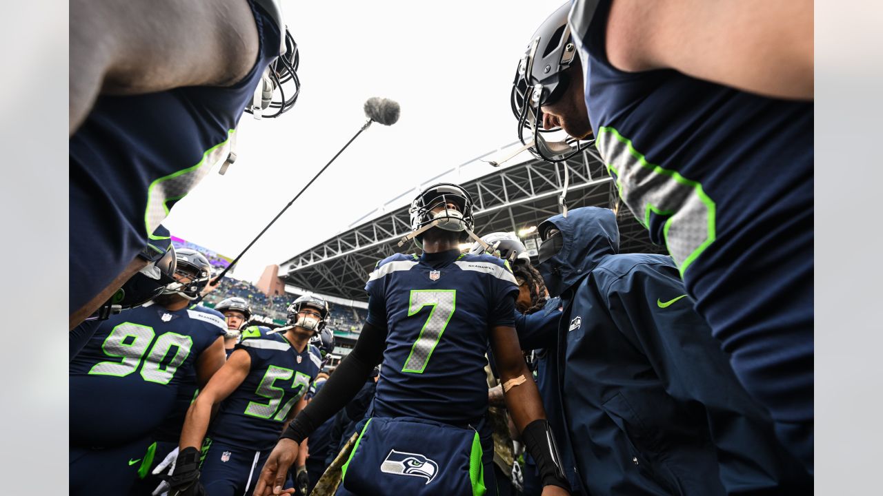 Seahawks' Geno Smith wins PFWA's Comeback Player of the Year, Most Improved  Player awards - Field Gulls