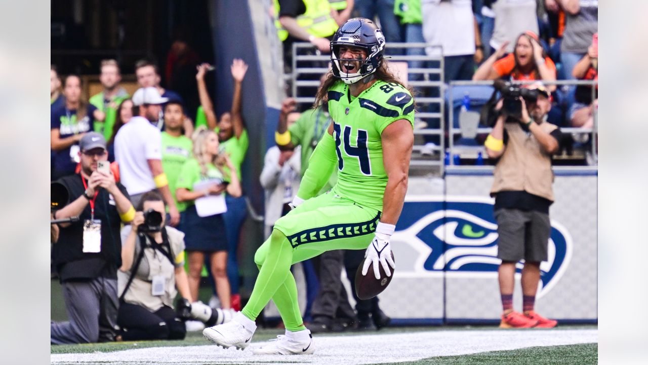 Seahawks' Jamal Adams leaves vs Broncos with knee injury – KGET 17