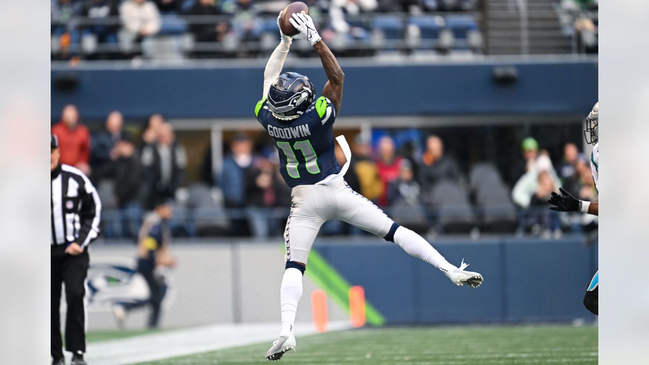 Geno Smith's 2nd TD pass to Tyler Lockett lifts the Seahawks to a 37-31 OT  win over the Lions, Associated Press