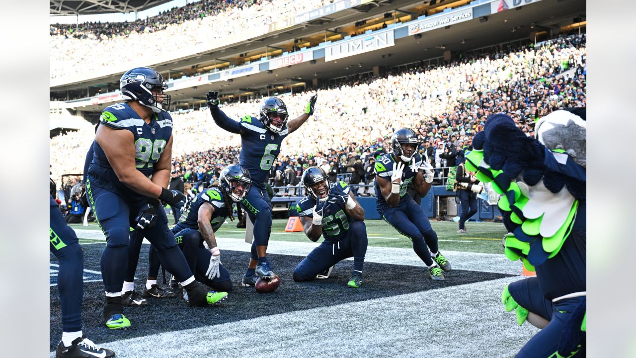 A pair of takeaways for Seattle Seahawks after loss to the Raiders - Field  Gulls