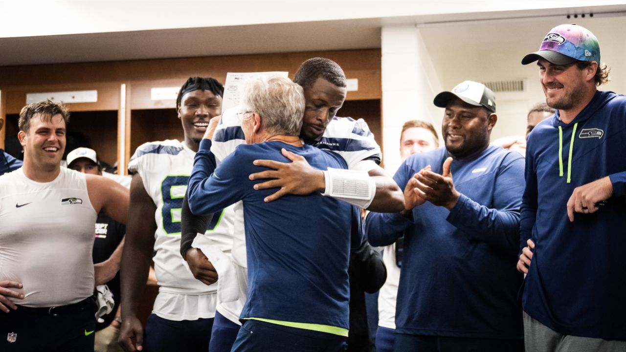 Seahawks' Geno Smith wins PFWA's Comeback Player of the Year, Most Improved  Player awards - Field Gulls