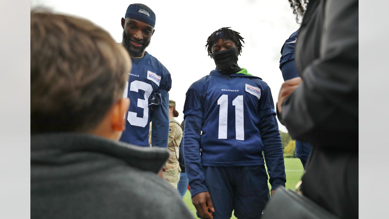 Service members, veterans honored at Seahawks game