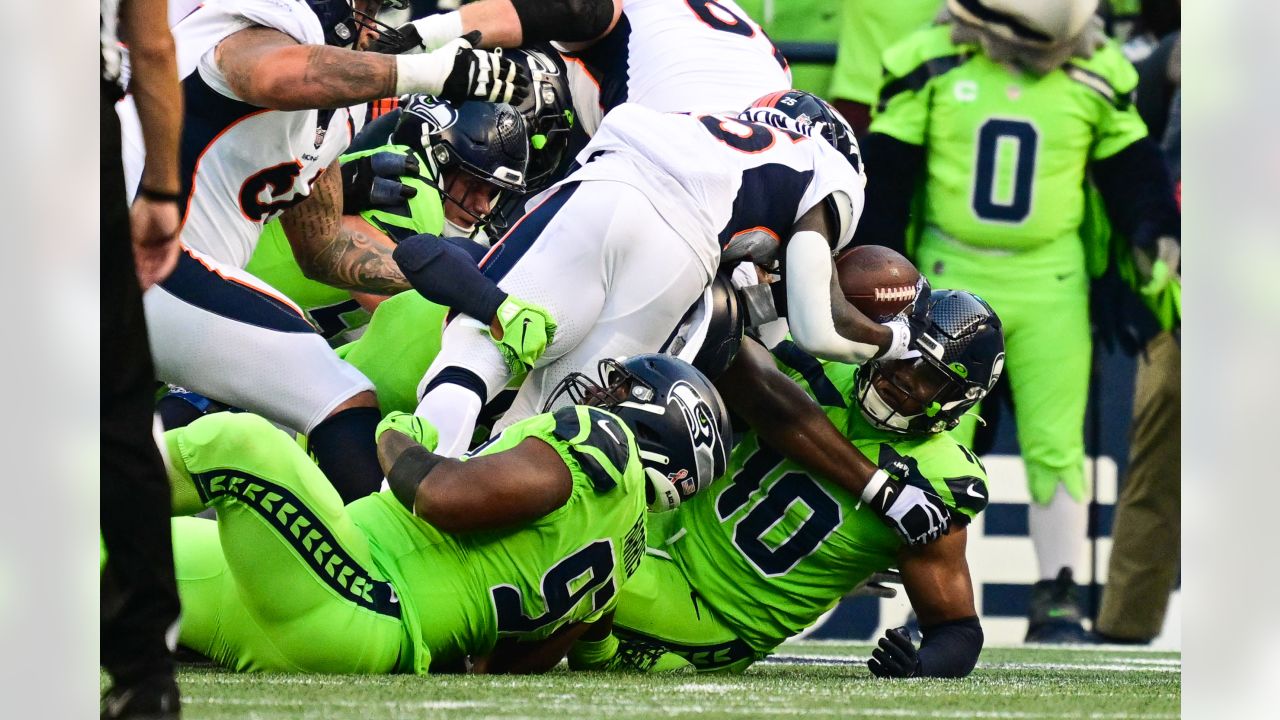 Few bright spots, several injuries in Seahawks' 30-3 preseason loss to the  Broncos - Field Gulls