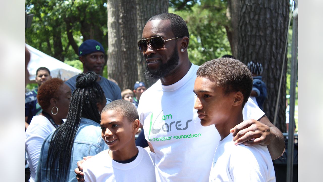 Kam Chancellor hosts basketball game 