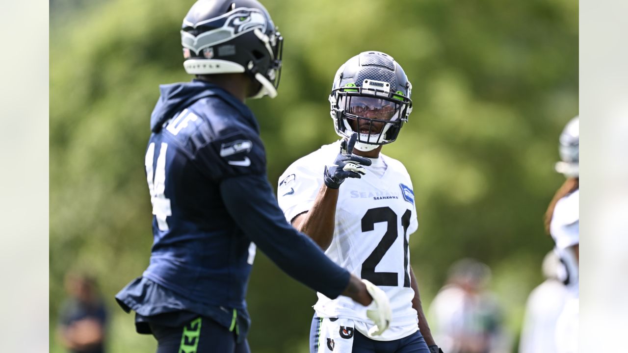 Pre-Snap Reads 5/20: Clint Hurtt explains new Seahawk defense - Field Gulls