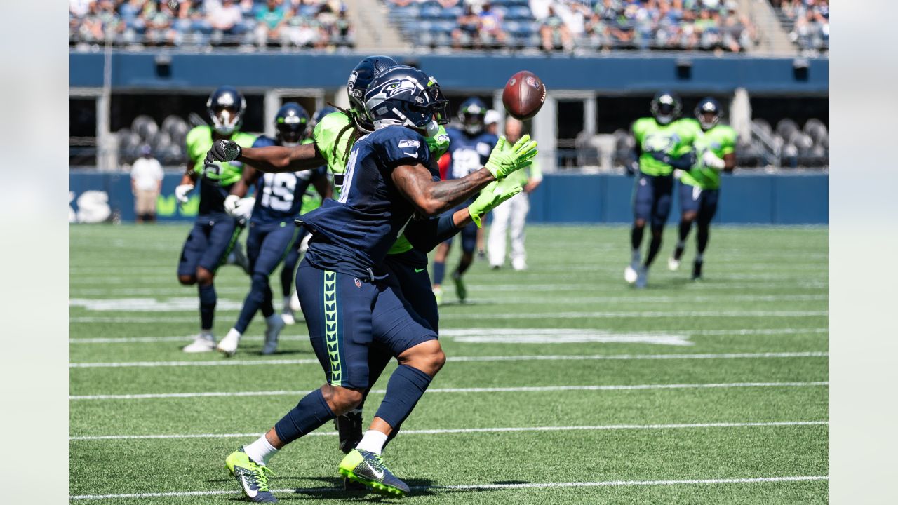 Video: Former Seahawks DL Poona Ford has dream highlight at Bills camp -  Field Gulls