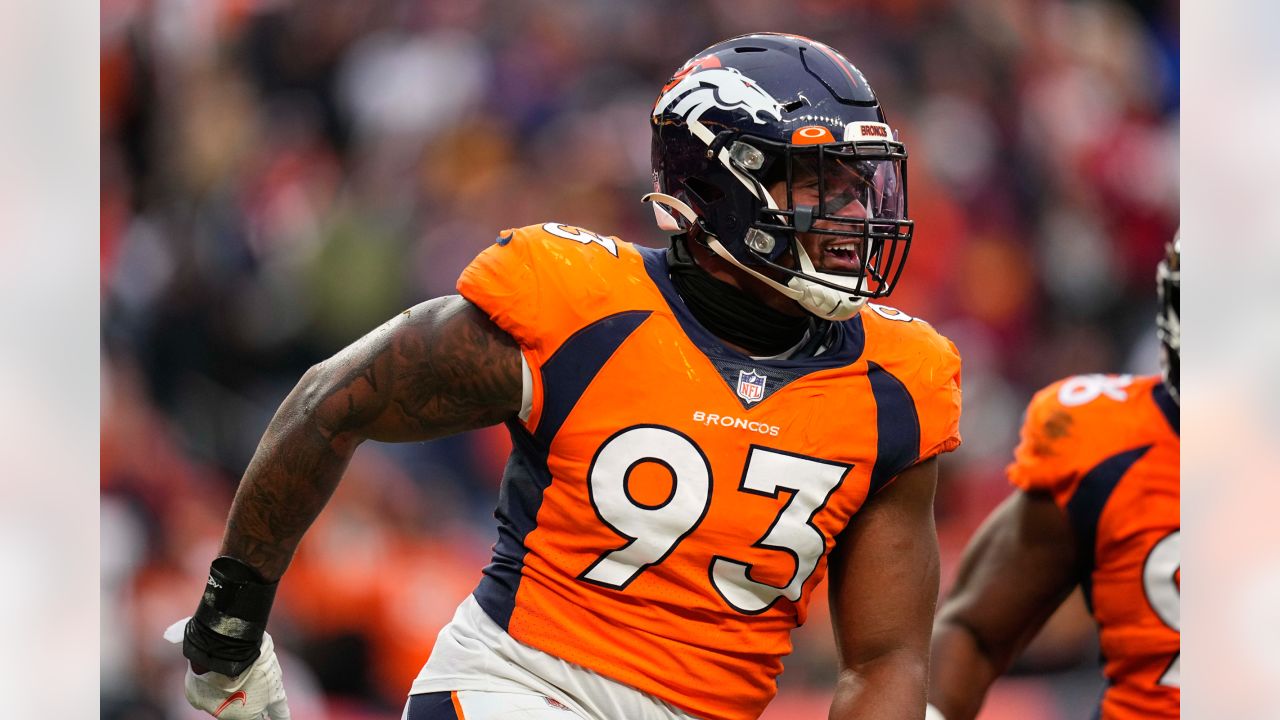 Dre'Mont Jones excited for 'a new beginning' with Seahawks after 'a lot of  drama' with Broncos - Field Gulls