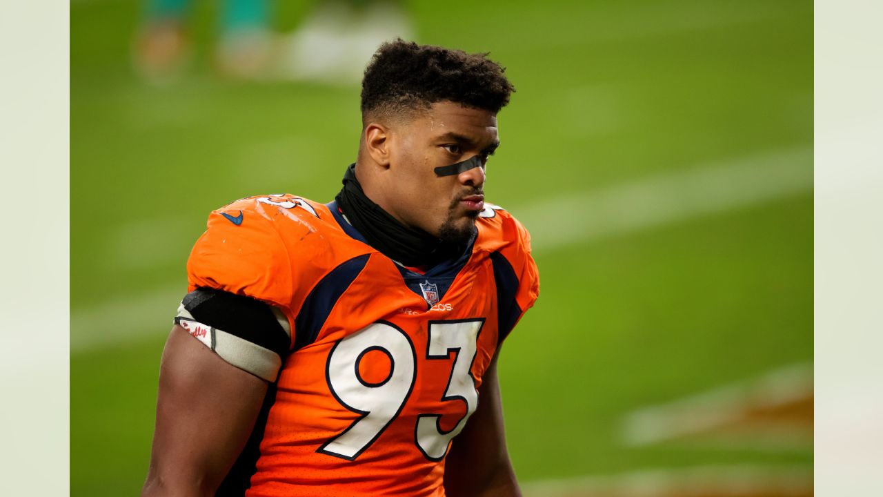 5 Things To Know About New Seahawks DE Dre'Mont Jones