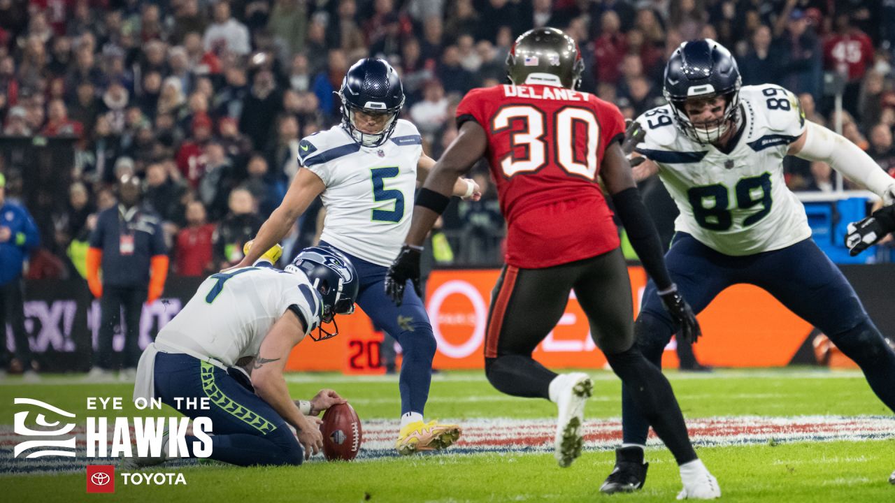 Seattle Seahawks guard Damien Lewis (68) looks on during minicamp Tuesday,  June 6, 2023, at the NFL football team's facilities in Renton, Wash. (AP  Photo/Lindsey Wasson Stock Photo - Alamy