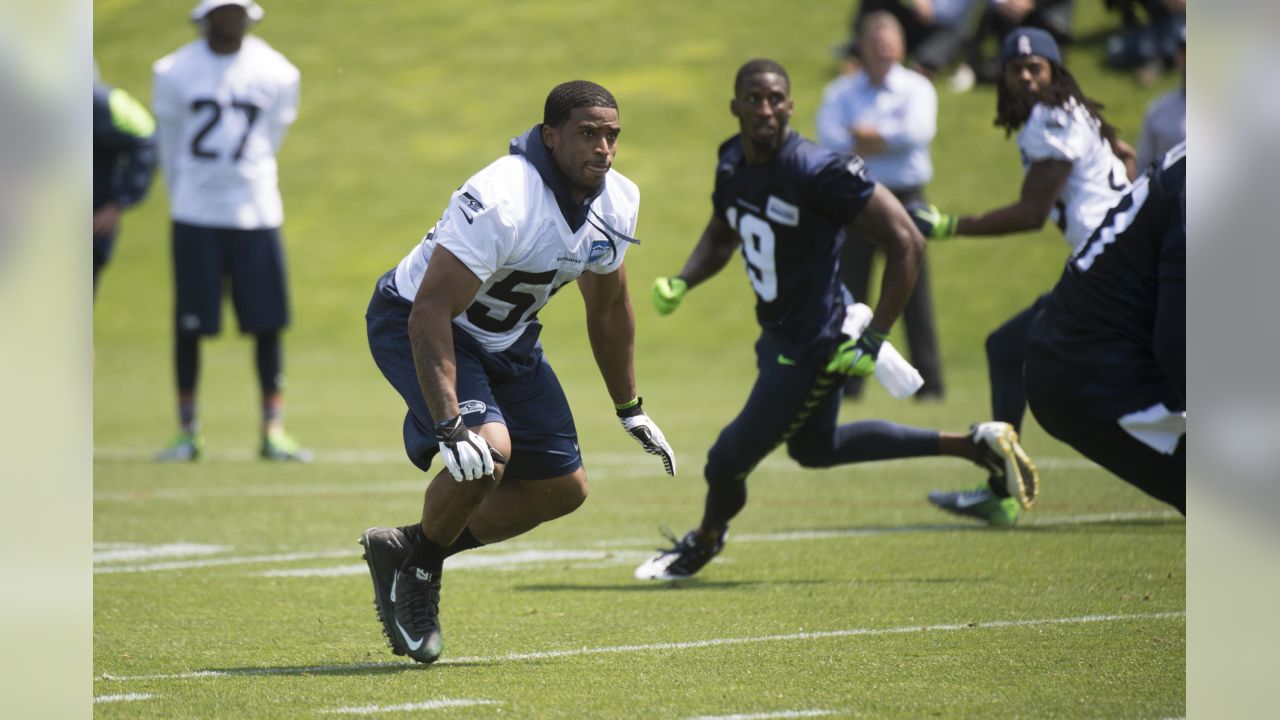 Seahawks RB Thomas Rawls Does His Best Beast Mode Imitation for