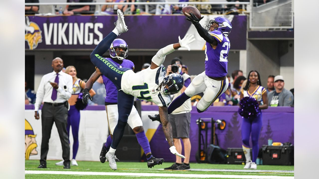 Vikings defeat Seahawks 20-7, Sports