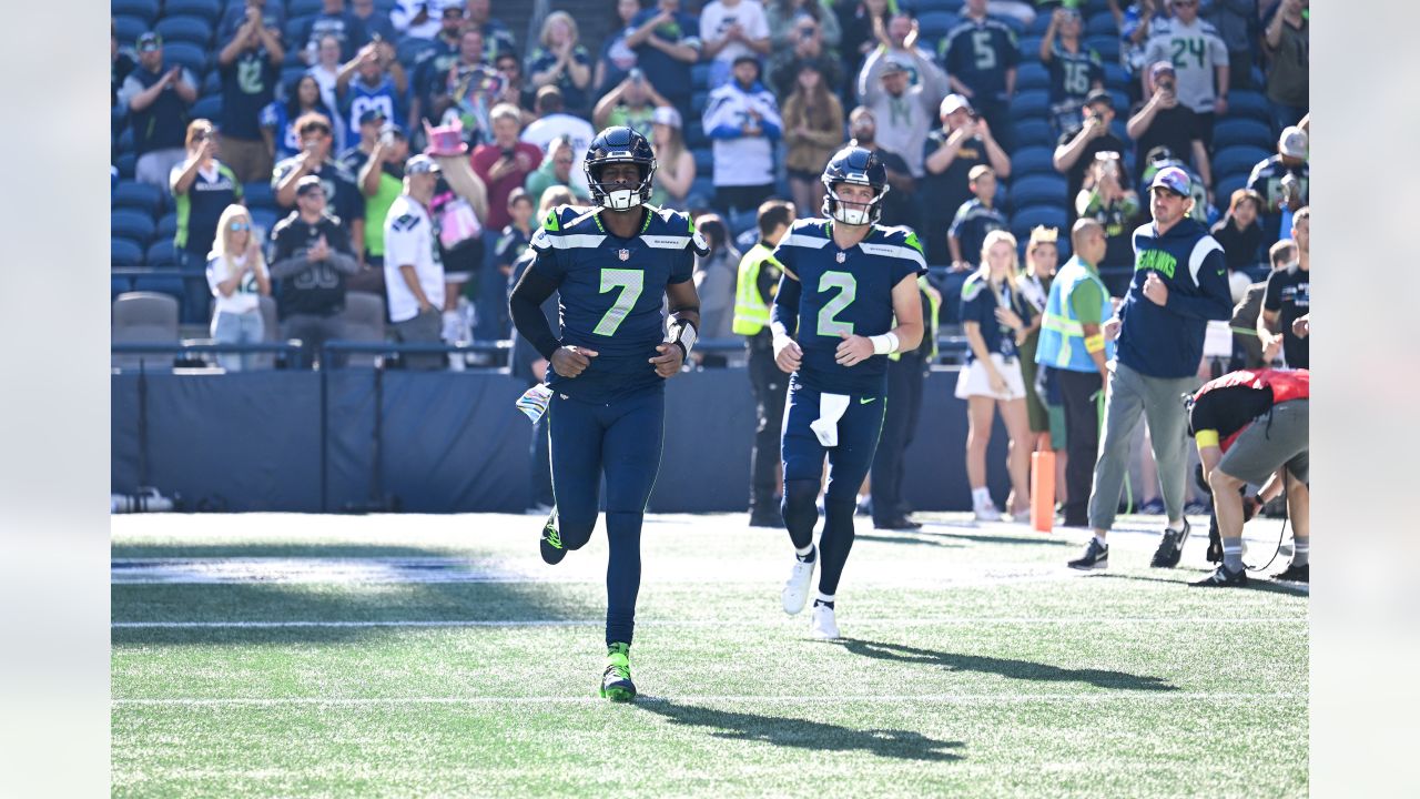 Seahawks QB Geno Smith was named the 2022 NFL Comeback Player of the Year.  Smith wore a Riddell SpeedFlex Precision Diamond with a…