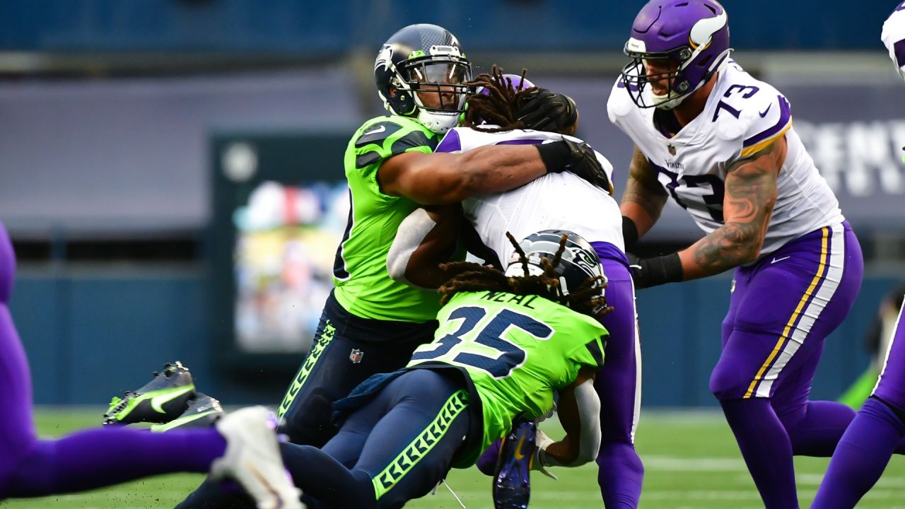 The Athletic NFL on X: Drew Lock during the Seahawks' first preseason game  against the Vikings in three quarters: ◻️ 17/24 C/ATT ◻️ 191 YDS ◻️ 2 TD ◻️  1 INT ◻️ 104.7 RTG  / X