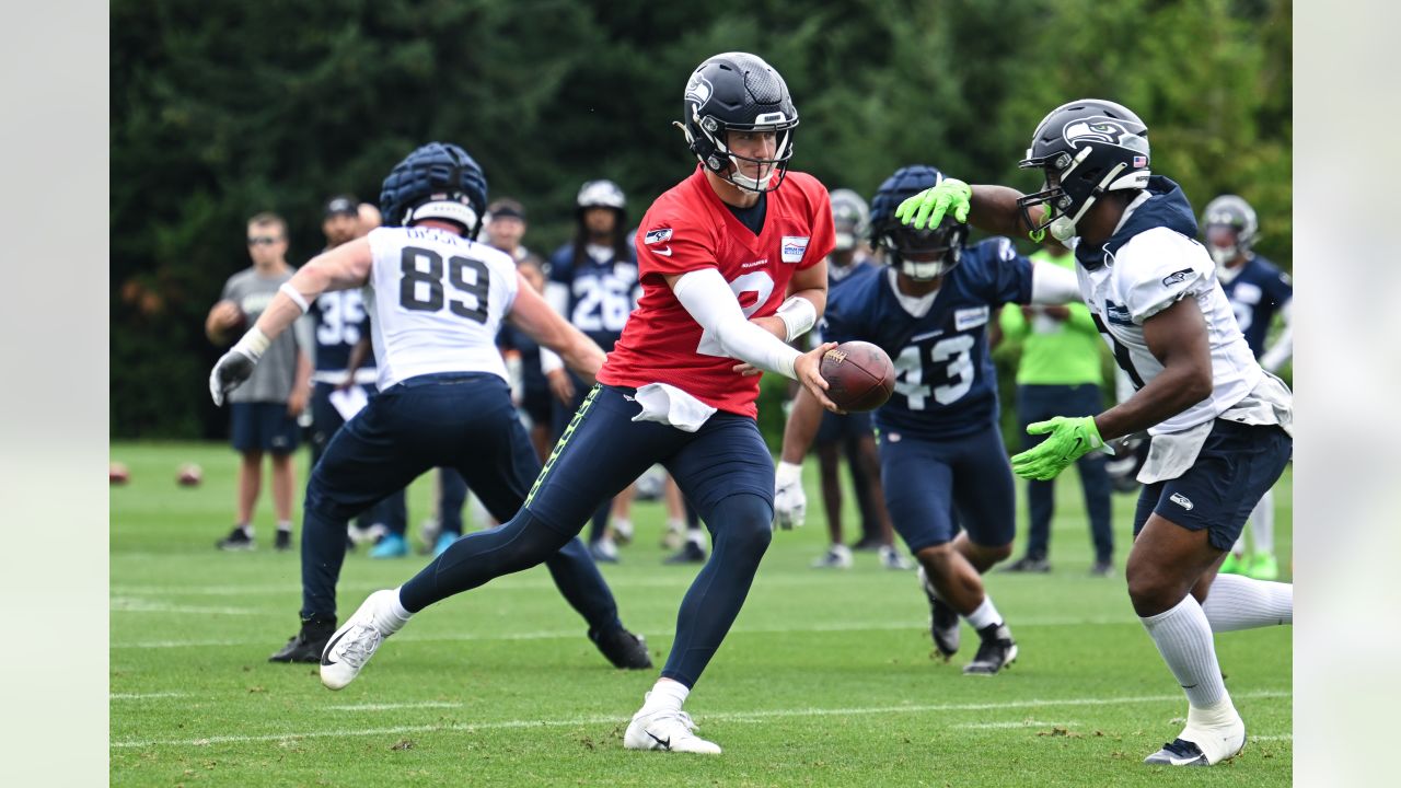 5 Observations From Practice No. 5 of 2022 Seahawks Training Camp - BVM  Sports