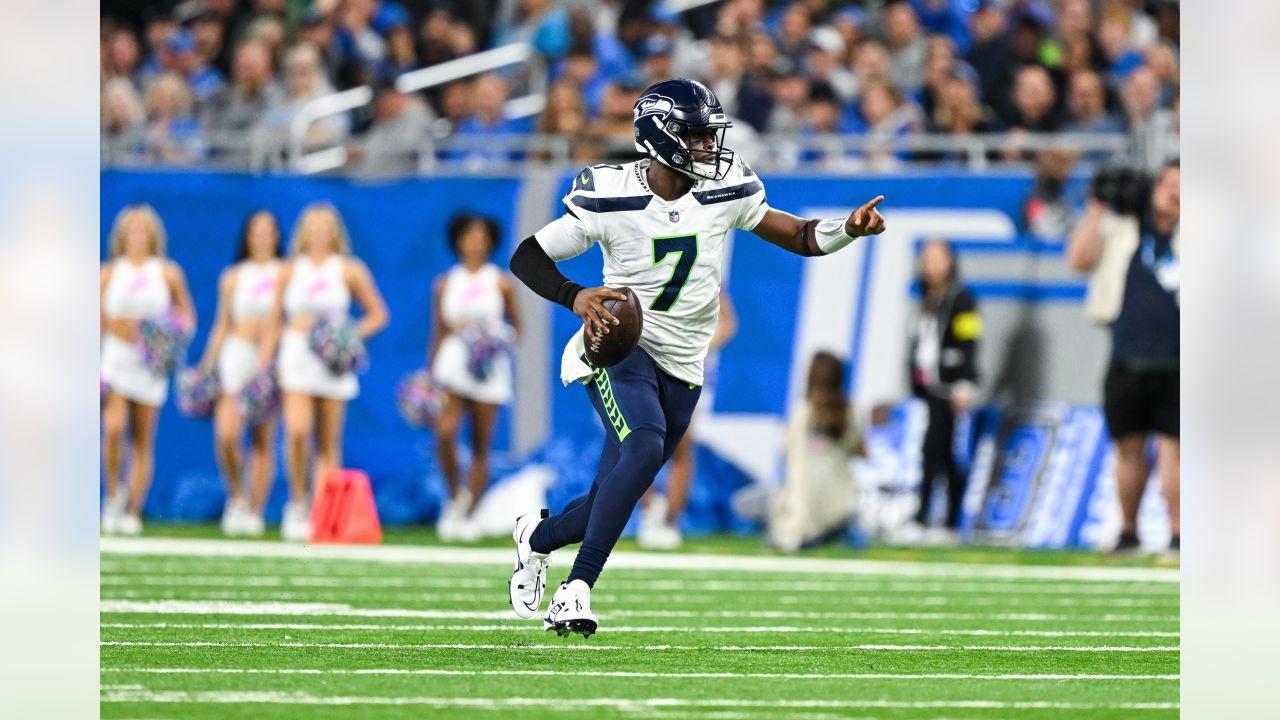 Seahawks' offense outduels Lions, Rashaad Penny rushes for over 150 yards