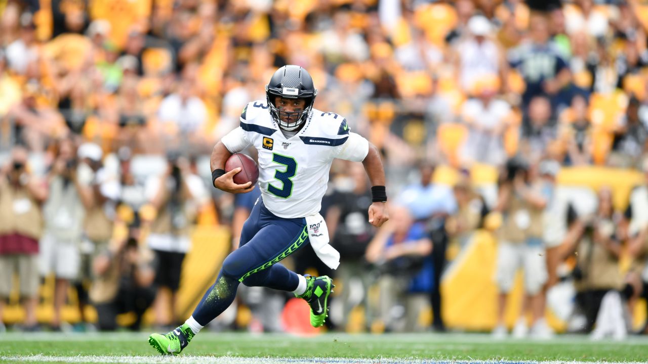 Final Score: Steelers QBs shine in 32-25 win over Seattle - Behind