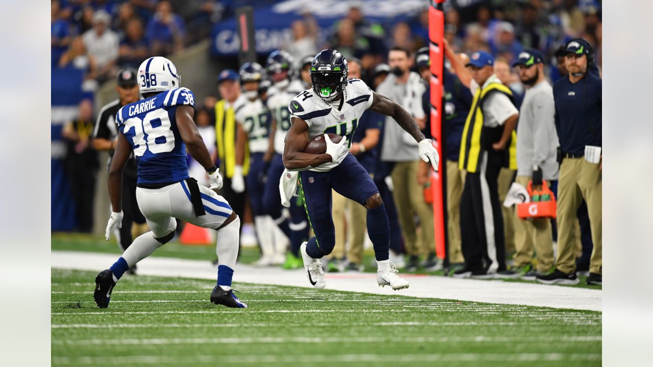 Seattle Seahawks on X: Fourth down? No problem for @TDLockett12 as he gets  the touchdown and his 100th catch of the season! 