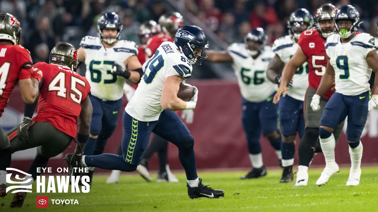 Seattle Seahawks guard Damien Lewis (68) blocks during a preseason NFL  football game, Saturday, Aug. 13, 2022, in Pittsburgh, PA. (AP Photo/Matt  Durisko Stock Photo - Alamy