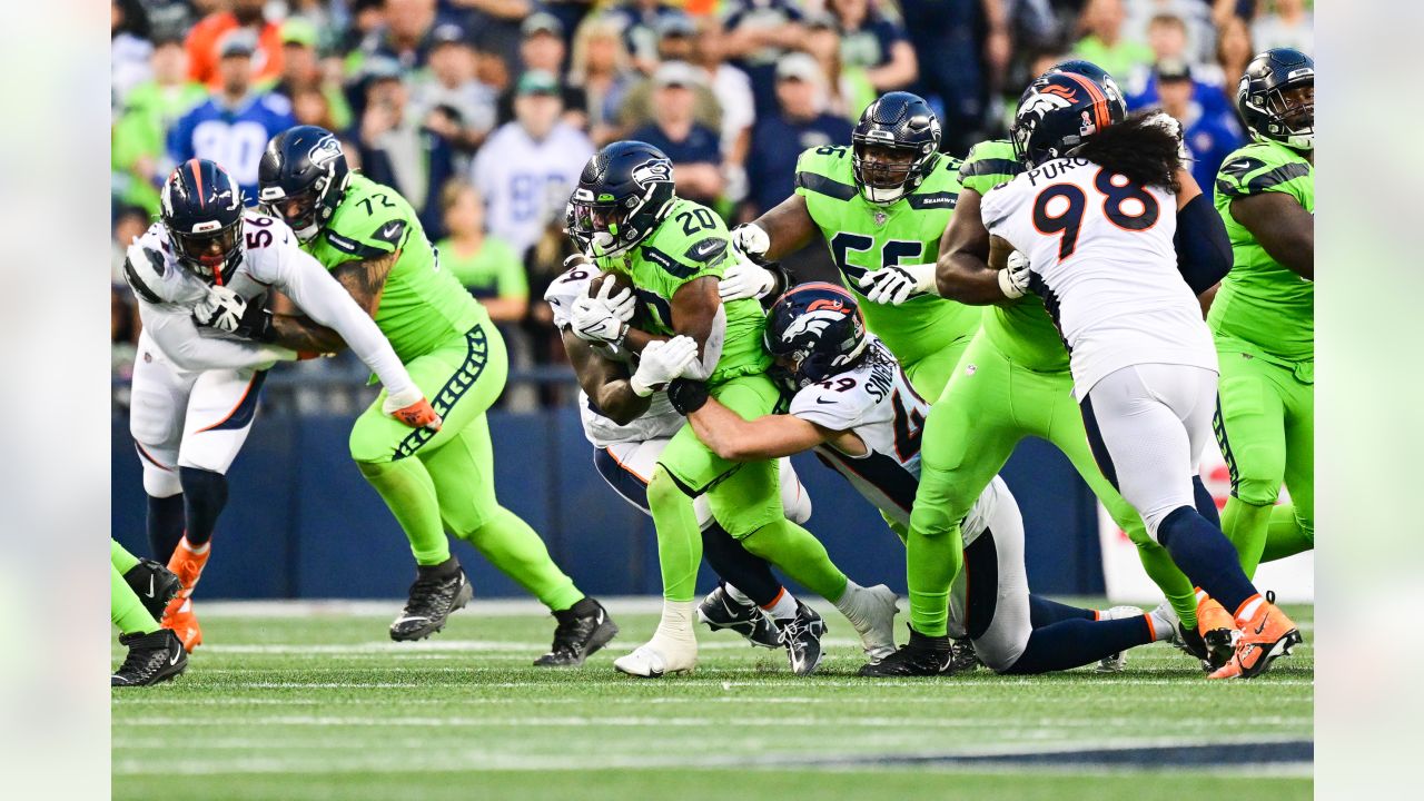 Broncos beat Seahawks 30-3 in first game with fans at Lumen Field