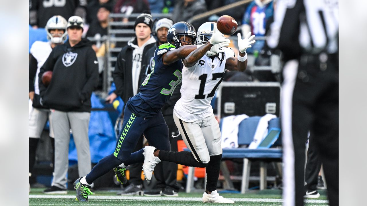 NFL Monday night: Mike Jackson on the ball for Seahawks 