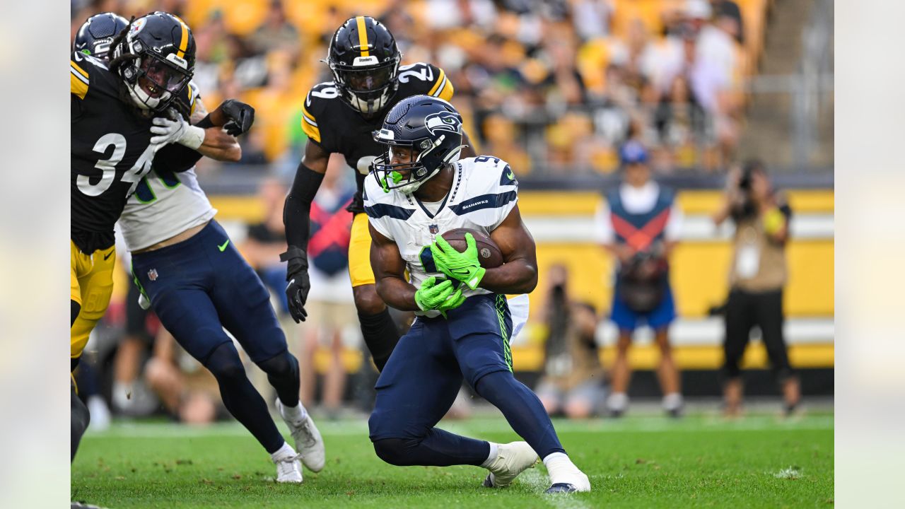 Late Steelers TD sinks Seahawks 32-25 in preseason opener