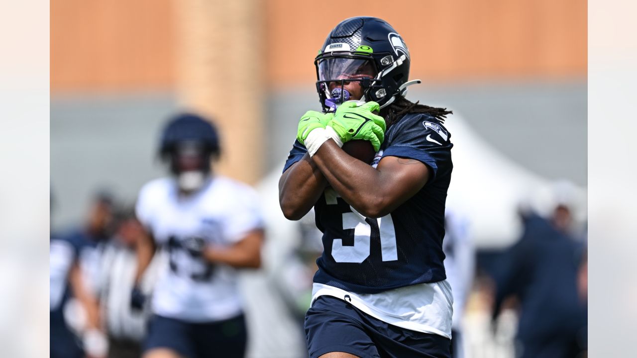 Seattle Seahawks players talk about their experience wearing new high-tech  Vicis helmet – GeekWire