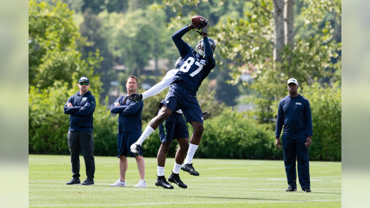 DK Metcalf Surprised Pete Carroll By Coming To An Interview Shirtless