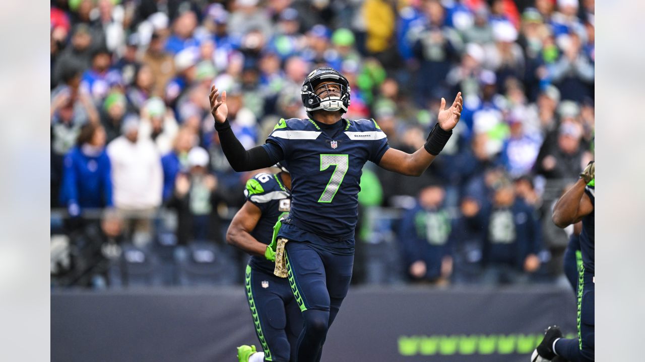 Tyler Lockett goes from goat to hero vs. Giants, and Seahawks just keep  winning