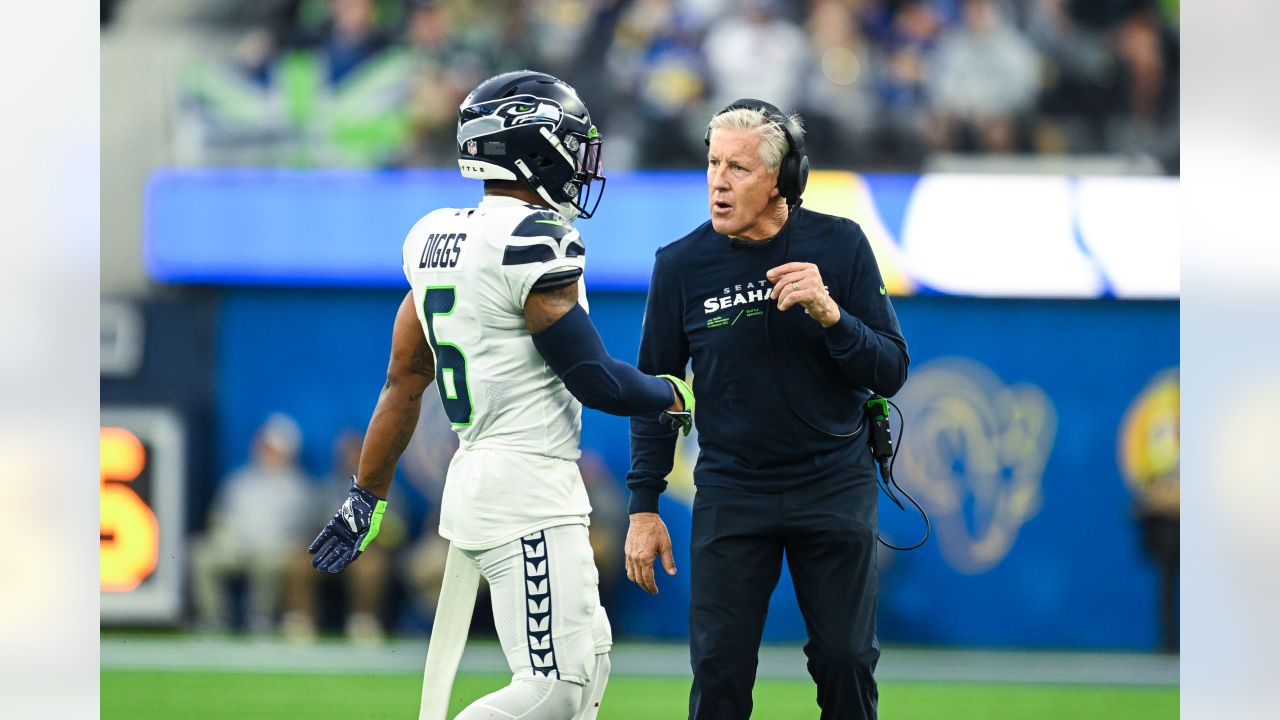 Seahawks' Bobby Wagner, Pete Carroll share 'moment of appreciation