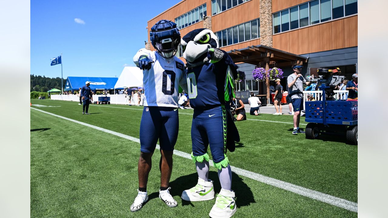 News, notes, and injury updates from Day 7 of Seattle Seahawks training  camp - Field Gulls