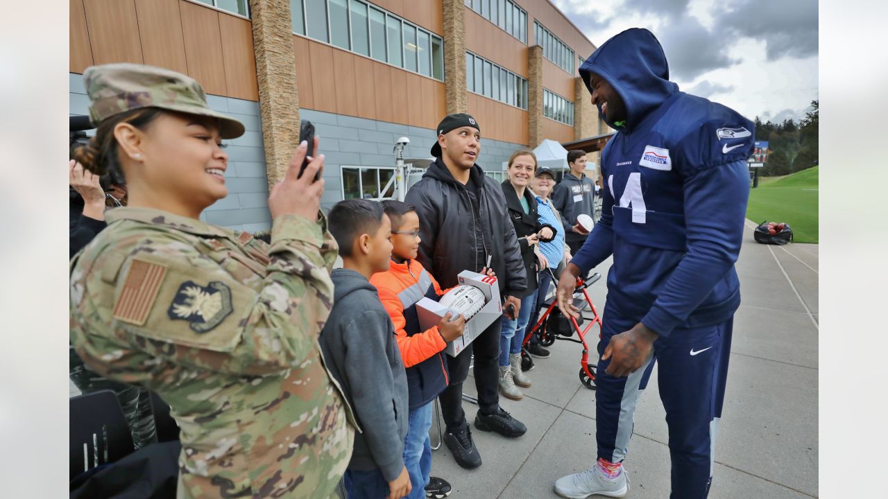 Seahawks Recognize Military & Veterans in Honor of NFL's Salute to Service  Month