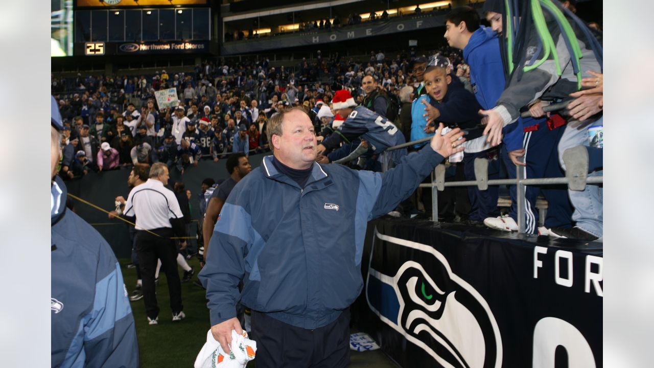 Mike Holmgren Enters Seahawks Ring of Honor