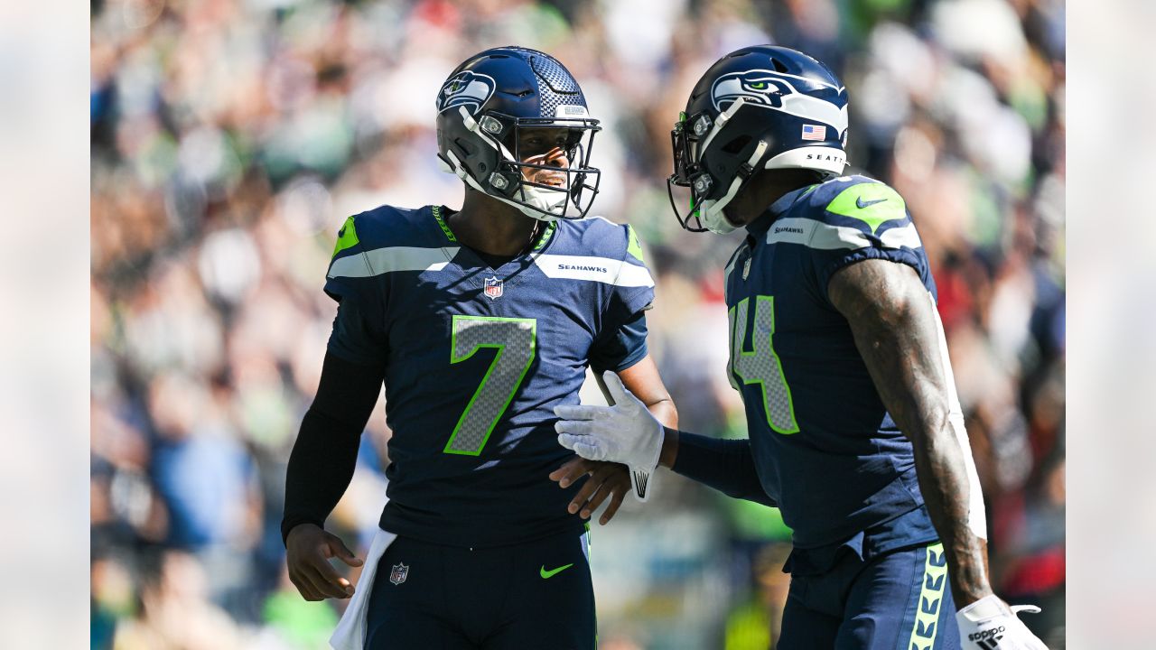 LOOK: Seahawks' Geno Smith, Kenneth Walker III point fingers at