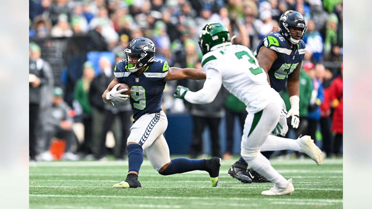 Injury Update: Seahawks LB Jordyn Brooks out for season with ACL tear -  Field Gulls