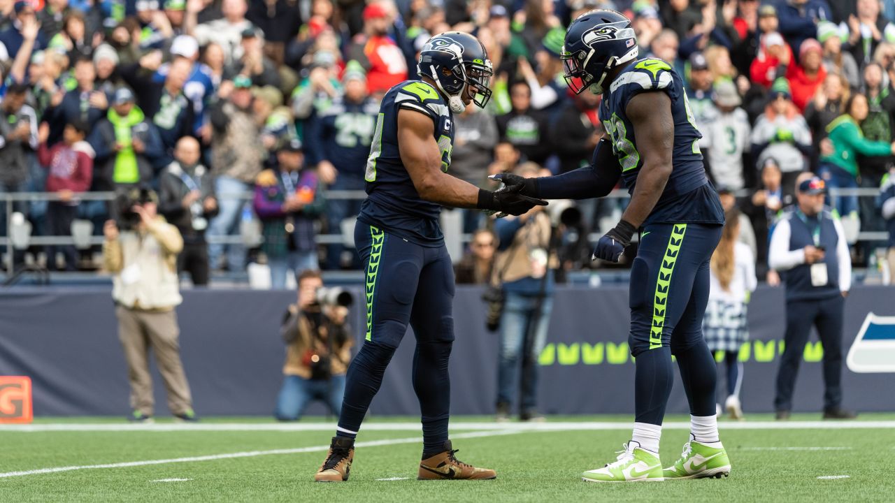 Pokes In The Pros Week 9, Jacob Hollister catches his first NFL TD catch  on Sunday and then adds his second for the Seahawks' OT winner! 