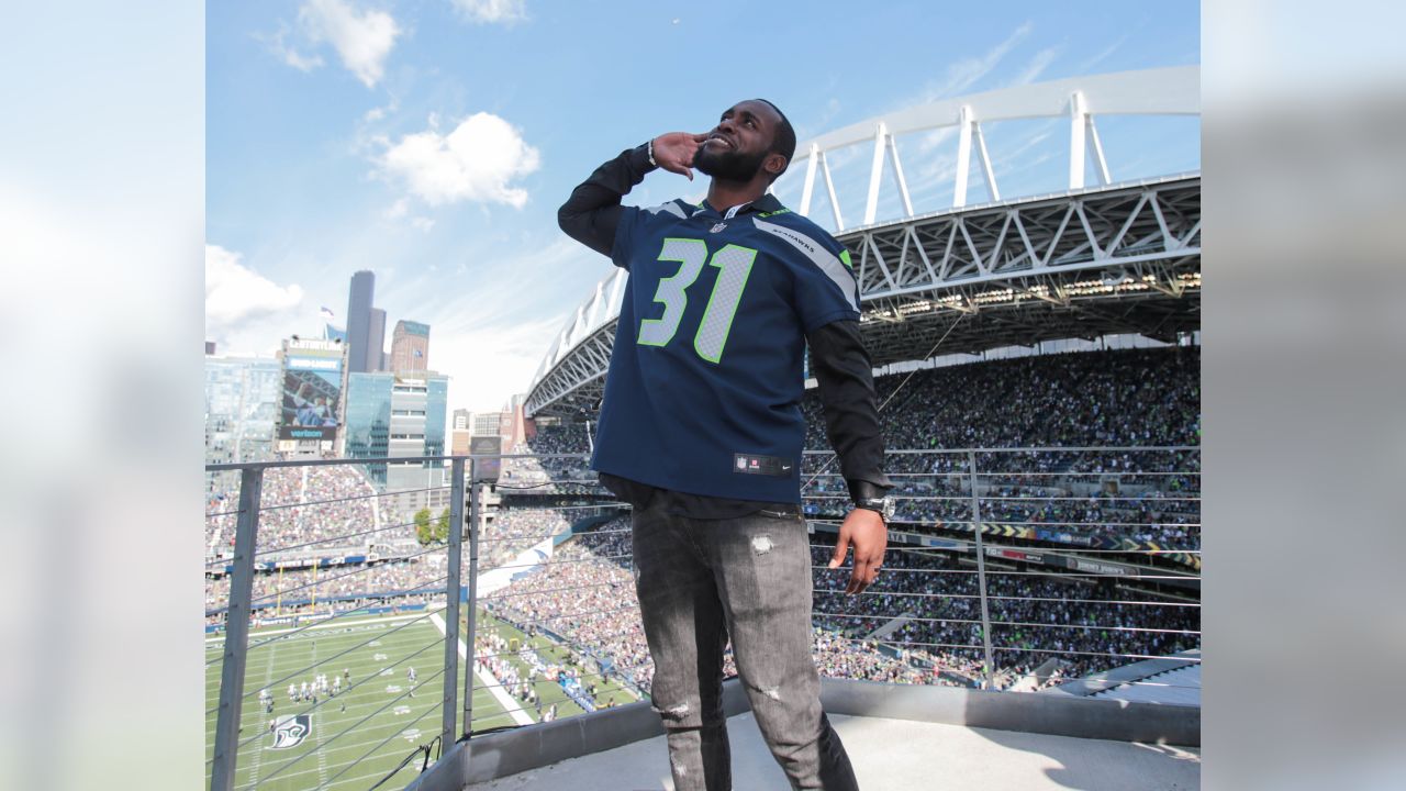 Shaun Alexander, Dave Krieg among Seahawks nominees for Pro Football Hall  of Fame's Class of 2019 - Field Gulls