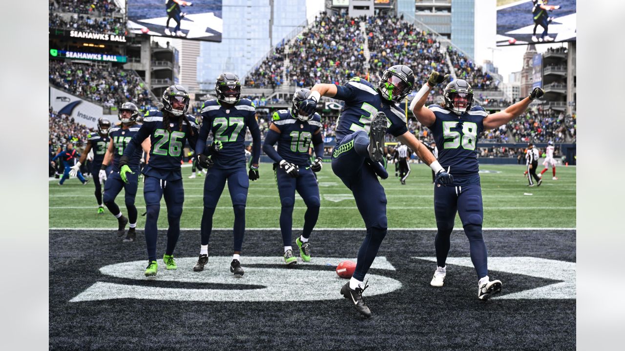 Seahawks cool off Giants 27-13 and stay atop the NFC West