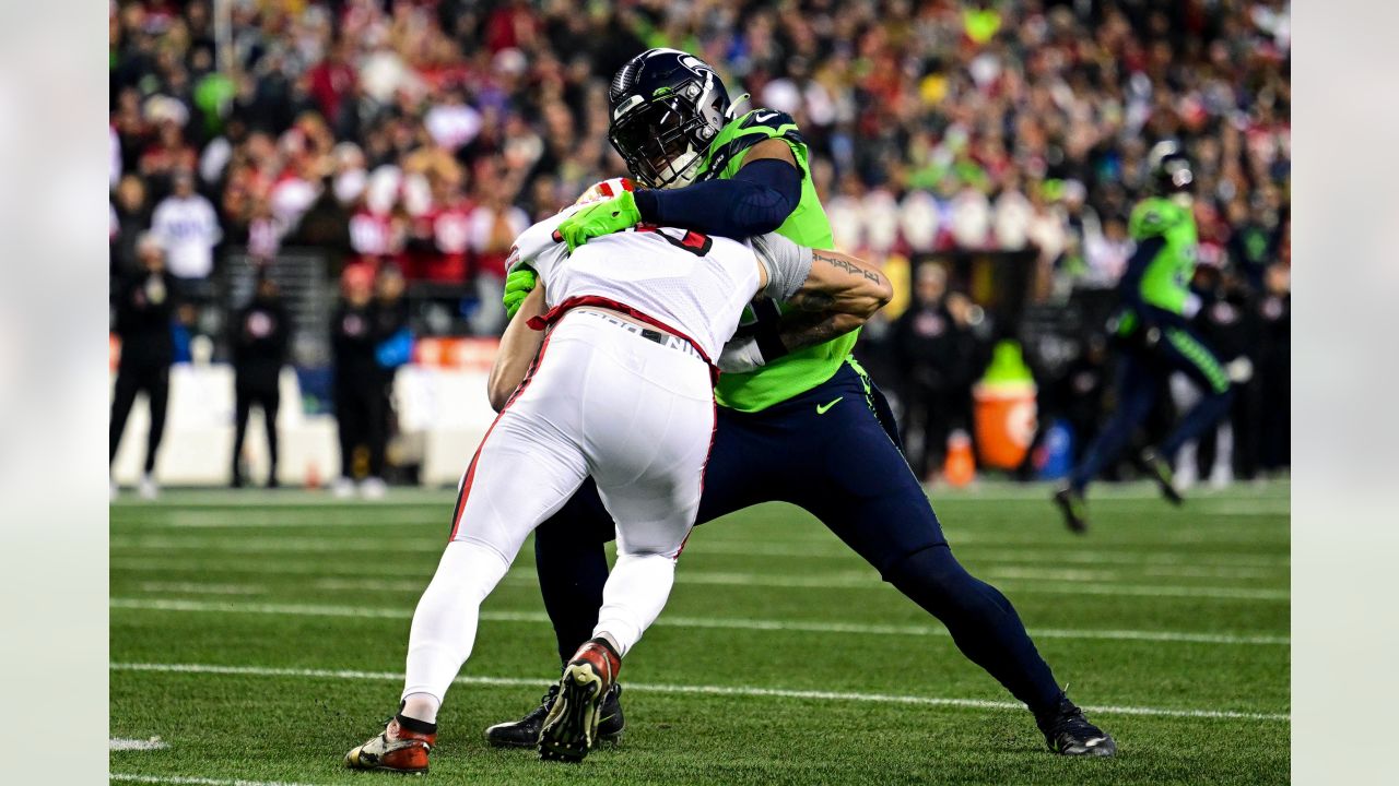 Reporter Bob Condotta grades the Seahawks' Week 15 loss to the