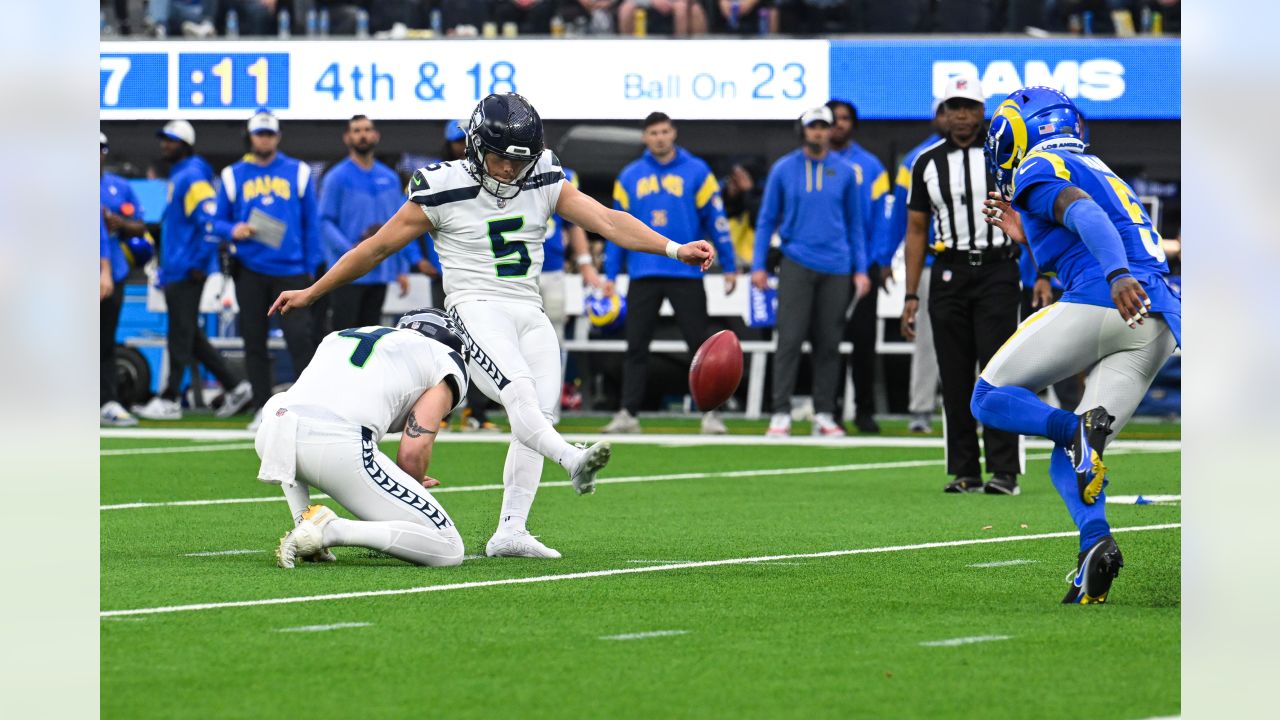 Seahawks vs. Rams: Geno Smith's late touchdown pass leads Seattle to huge  27-23 win - Field Gulls
