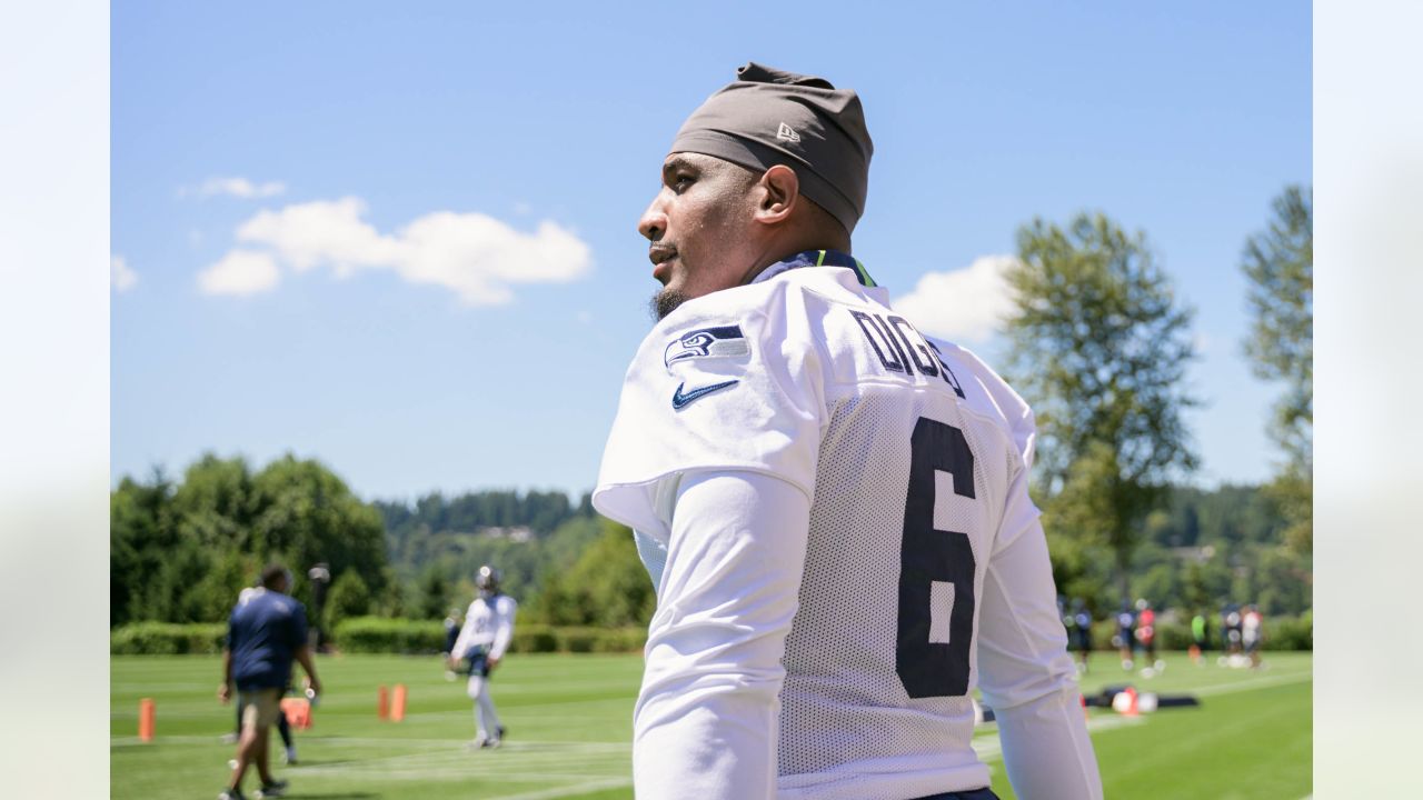 Corbin K. Smith on X: Riq the Freak has returned to the practice field for  the #Seahawks after missing the first eight training camp sessions.   / X