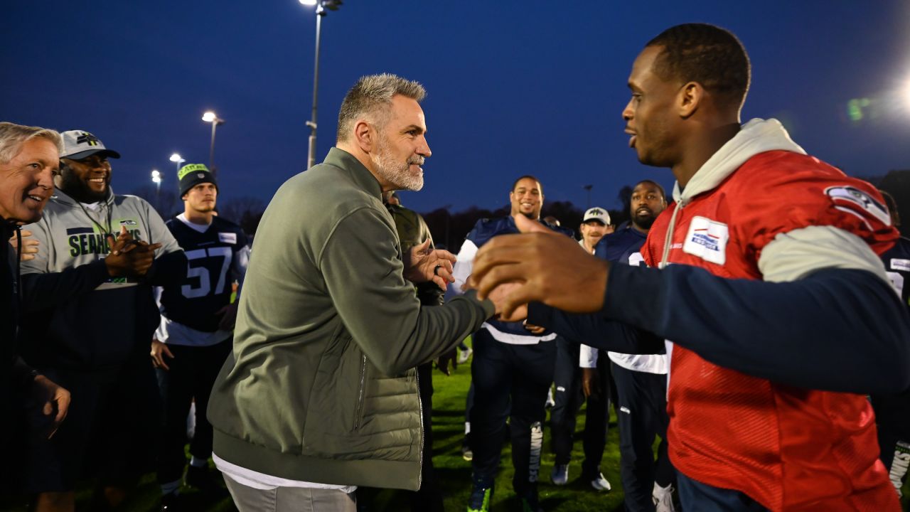 Seahawks' Geno Smith wins PFWA's Comeback Player of the Year, Most Improved  Player awards - Field Gulls