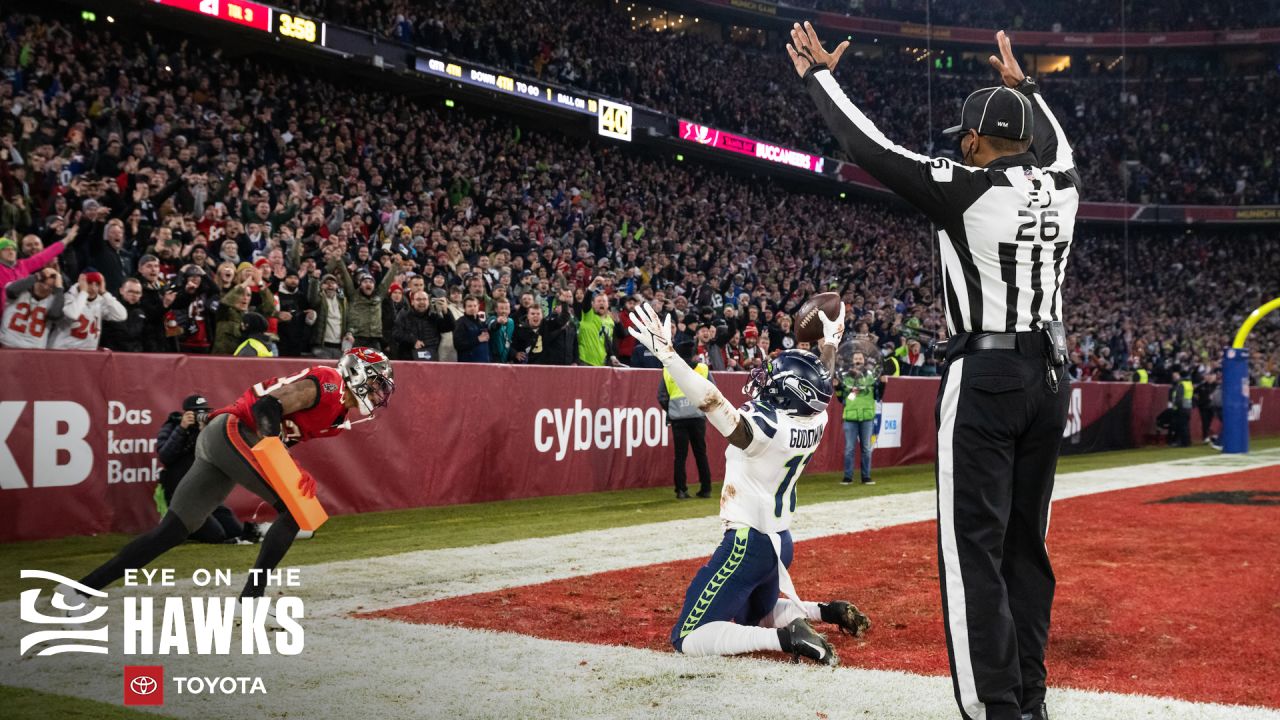 Seattle Seahawks guard Damien Lewis warms up before an NFL football game  against the Tampa Bay Buccaneers, Sunday, Nov. 13, 2022, in Munich,  Germany. (AP Photo/Gary McCullough Stock Photo - Alamy