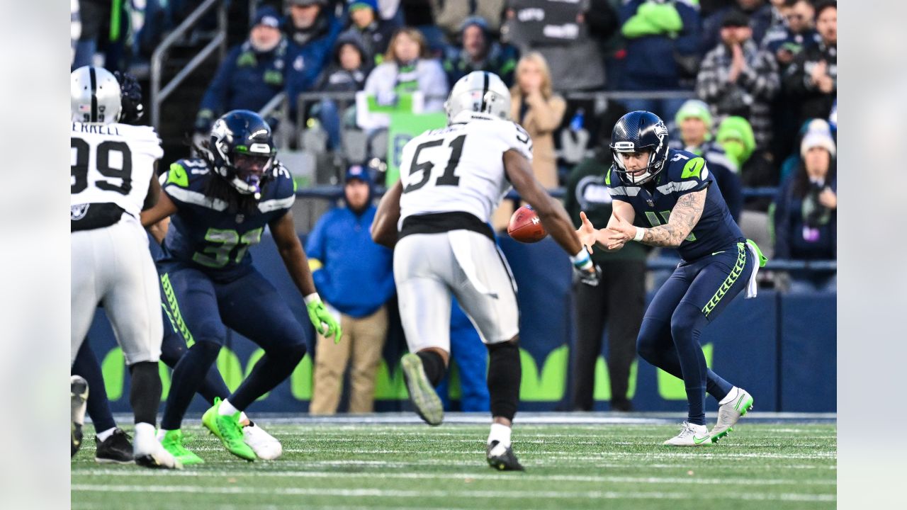 In new lawsuit, Seattle Seahawks accused of trying to 'obtain a monopoly'  on the number 12 – GeekWire