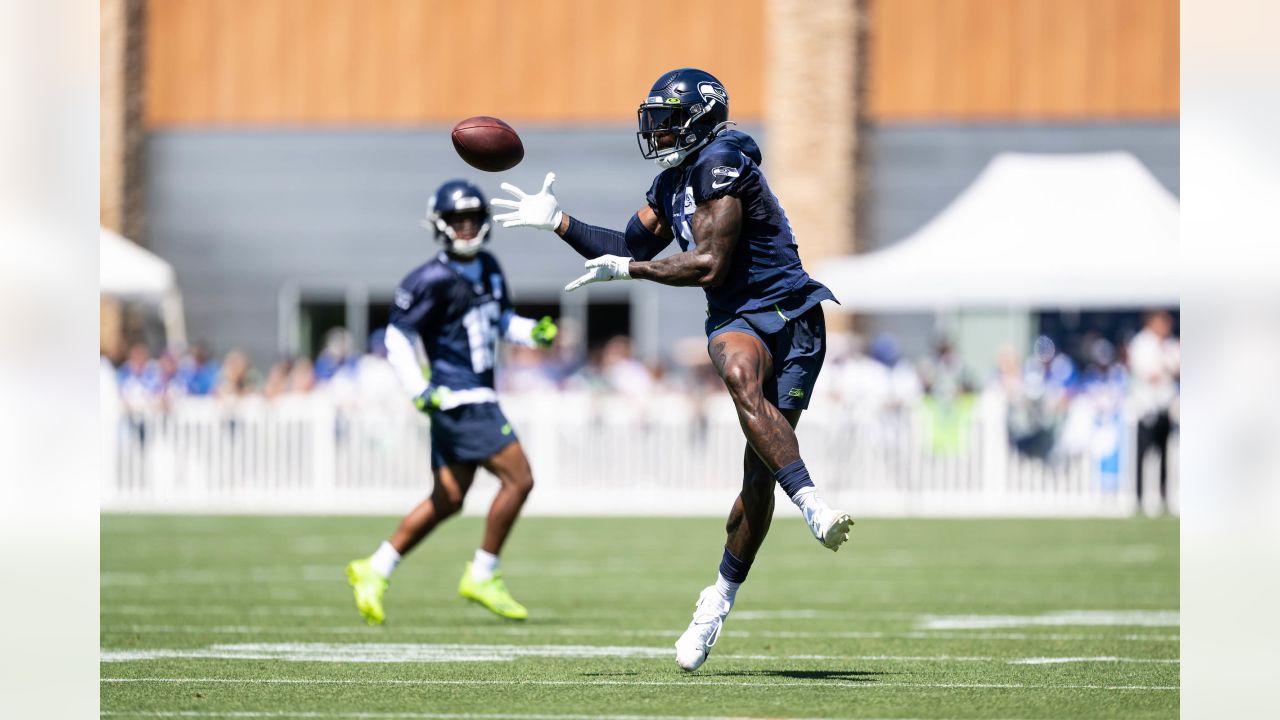 Seahawks training camp: Darrell Taylor injured, Boye Mafe up