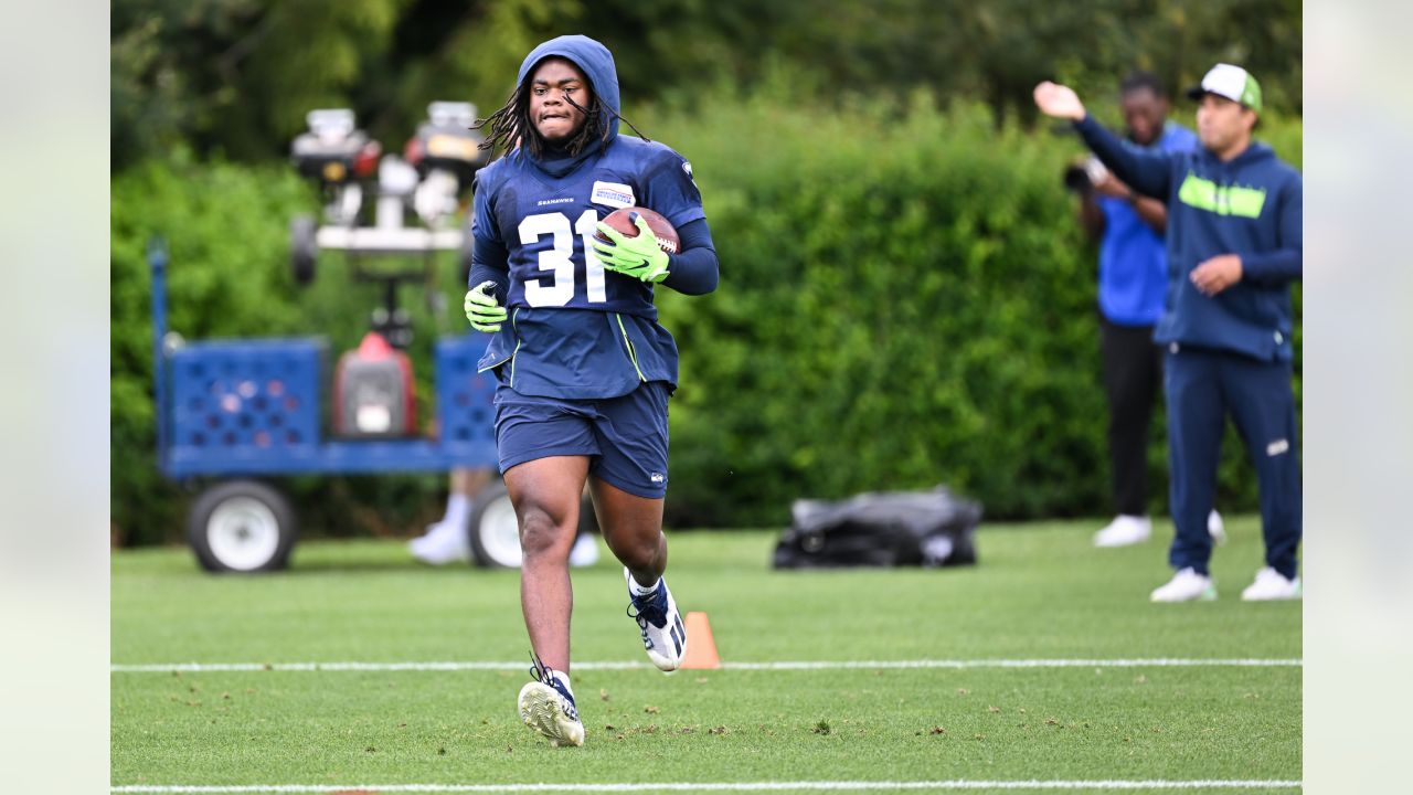 Rookie Coby Bryant stops DK Metcalf, bids for Seahawks job