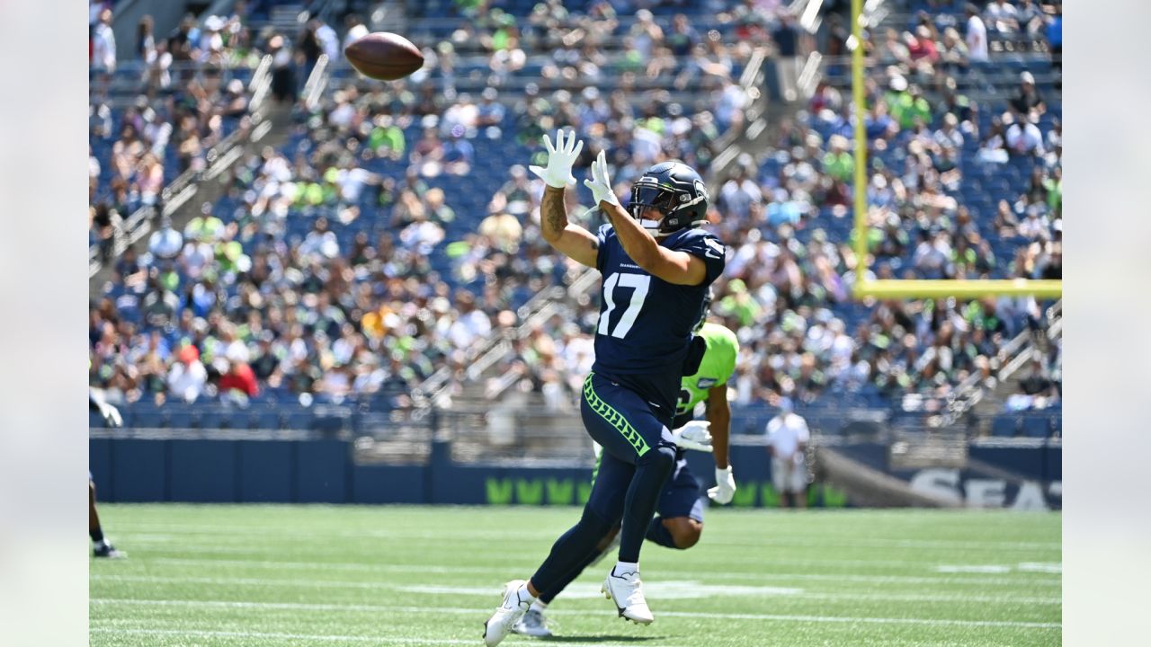 TYLER LOCKETT AUTOGRAPHED 16X20 PHOTO SEAHAWKS COLOR RUSH JERSEYS