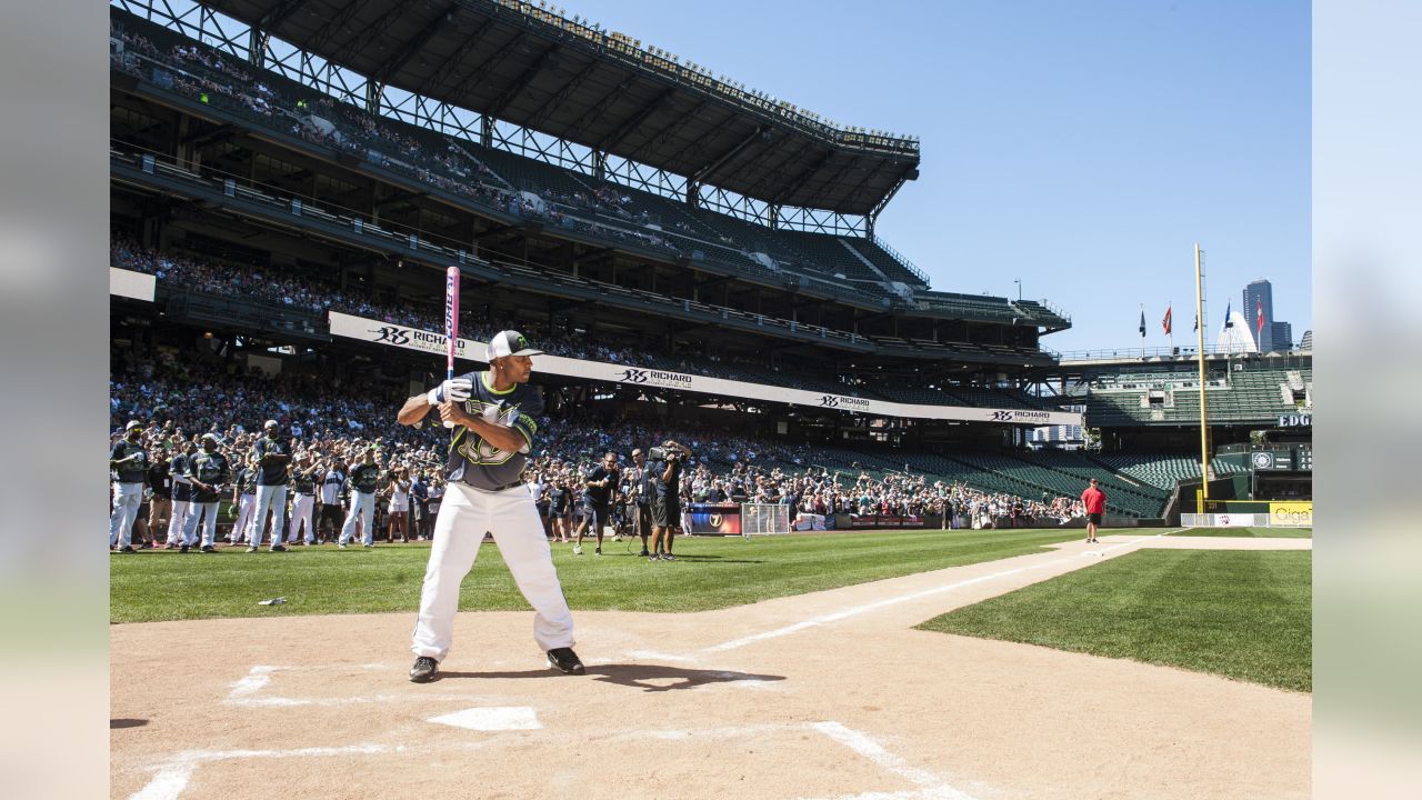 Seahawks players, Seattle sports stars highlight celebrity softball game -  Field Gulls